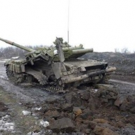 Оставляя Дебальцево, украинские военные уничтожают технику - СНБО Оставляя Дебальцево, украинские военные уничтожают технику - СНБО