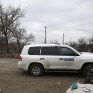 Наблюдатели ОБСЕ пробыли в Дебальцево всего полчаса, в городе слышны выстрелы Наблюдатели ОБСЕ пробыли в Дебальцево всего полчаса, в городе слышны выстрелы