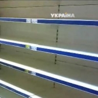 Украинцы опустошают прилавки магазинов из-за обвала гривны Украинцы опустошают прилавки магазинов из-за обвала гривны