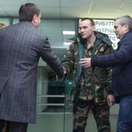 В Днепропетровск привезли бойцов, которых лечили в ЕС В Днепропетровск привезли бойцов, которых лечили в ЕС