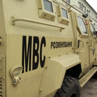 Мариупольский пенсионер нашел в поле дипломат с миной Мариупольский пенсионер нашел в поле дипломат с миной