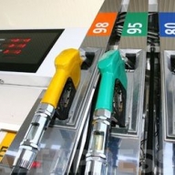 Эксперты советуют запасаться бензином впрок Эксперты советуют запасаться бензином впрок