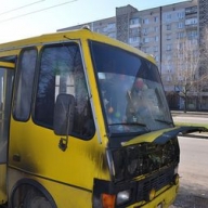 В Запорожье на ходу загорелась маршрутка с людьми В Запорожье на ходу загорелась маршрутка с людьми