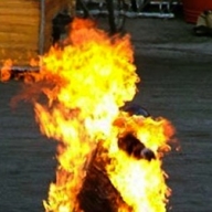 В Винницкой области мужчина облил себя бензином и поджег В Винницкой области мужчина облил себя бензином и поджег