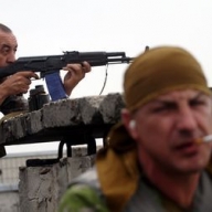 Боевики устроили гранатометную дуэль с военными Боевики устроили гранатометную дуэль с военными