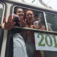 Мариупольские выпускники с размахом отгуляли последний звонок Мариупольские выпускники с размахом отгуляли последний звонок