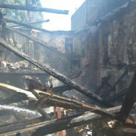 В Одессе сгорел аварийный дом, жильцы предполагают поджог из-за новой стройки В Одессе сгорел аварийный дом, жильцы предполагают поджог из-за новой стройки