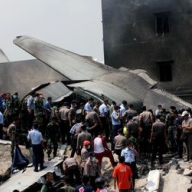 Падение самолета на отель в Индонезии: обнаружено 38 погибших Падение самолета на отель в Индонезии: обнаружено 38 погибших