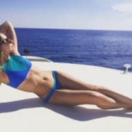 Собчак в коротких шортах показала шикарную растяжку Собчак в коротких шортах показала шикарную растяжку