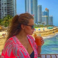 Яна Соломко обнажила ягодицы на яхте (фото) Яна Соломко обнажила ягодицы на яхте (фото)