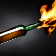 Во Львове подожгли отделение банка Во Львове подожгли отделение банка