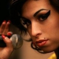 Пьесу об Эми Уайнхаус не покажут из-за отца певицы Пьесу об Эми Уайнхаус не покажут из-за отца певицы