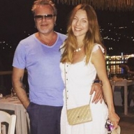 Жена Преснякова поразила фанатов фигурой в бикини после родов (фото) Жена Преснякова поразила фанатов фигурой в бикини после родов (фото)