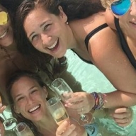 Экс-подруга Леонардо Ди Каприо провела девичник на Мальдивах Экс-подруга Леонардо Ди Каприо провела девичник на Мальдивах