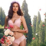 Соблазнительная Ирина Шейк поделилась откровенным фото с отдыха Соблазнительная Ирина Шейк поделилась откровенным фото с отдыха