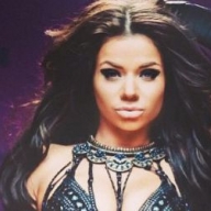 В певицу Бьянку кинули ботинком во время концерта В певицу Бьянку кинули ботинком во время концерта