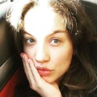 Виктория Дайнеко оконфузилась на сцене, забыв слова песни Виктория Дайнеко оконфузилась на сцене, забыв слова песни