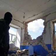 Боевики активно обстреливают украинских военных Боевики активно обстреливают украинских военных