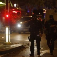 U2 отменила концерт во Франции из-за терактов в Париже U2 отменила концерт во Франции из-за терактов в Париже