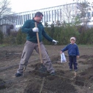 Одессит подарил жене и городу 2800 кустов роз, второй - маме 1200 кустов Одессит подарил жене и городу 2800 кустов роз, второй - маме 1200 кустов