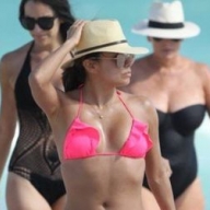 Красотка Ева Лонгория стремительно набирает вес Красотка Ева Лонгория стремительно набирает вес