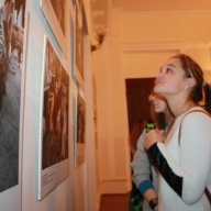 В Мариуполе открылась фотовыставка «Женщины и конфликт в Украине» (ФОТО) В Мариуполе открылась фотовыставка «Женщины и конфликт в Украине» (ФОТО)