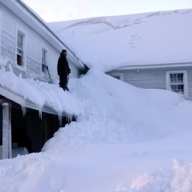 Из-за снега в Украине массово рушатся крыши школ Из-за снега в Украине массово рушатся крыши школ