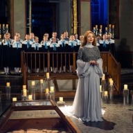 Кароль нарядили в жупан и щедро Кароль нарядили в жупан и щедро