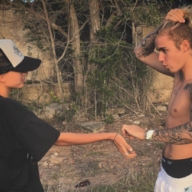 Джастин Бибер показал свою новую полуобнаженную девушку Джастин Бибер показал свою новую полуобнаженную девушку