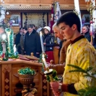 Порошенко с семьей в Рождество помолился за мир и благополучие украинцев Порошенко с семьей в Рождество помолился за мир и благополучие украинцев