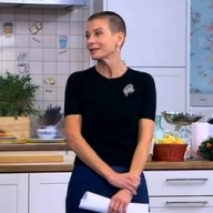 Юлия Высоцкая не ожидала, что муж заставит ее сбрить волосы Юлия Высоцкая не ожидала, что муж заставит ее сбрить волосы