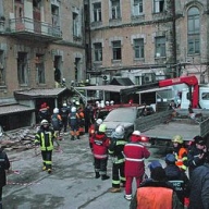 Обрушение дома в Киеве глазами очевидцев: Обрушение дома в Киеве глазами очевидцев: