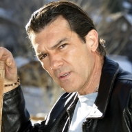 Суд обязал Антонио Бандераса платить Мелани Гриффит супружеские алименты Суд обязал Антонио Бандераса платить Мелани Гриффит супружеские алименты