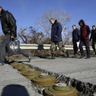 Боевики захватили в плен украинских военных Боевики захватили в плен украинских военных