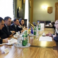 ЄС пропонує кошти на підтримку бізнесу, реформу держуправління та боротьбу з корупцією ЄС пропонує кошти на підтримку бізнесу, реформу держуправління та боротьбу з корупцією