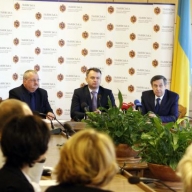 Олег Синютка закликав мешканців Львівщини повідомляти про можливі загрози під час травневих свят Олег Синютка закликав мешканців Львівщини повідомляти про можливі загрози під час травневих свят