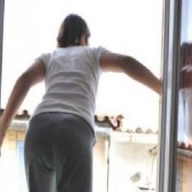 Во Львове из окна 6-этажа выпала женщина Во Львове из окна 6-этажа выпала женщина