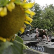 В Донбассе боевики атакуют военных В Донбассе боевики атакуют военных