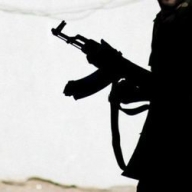 На Донбассе местные жители жестоко избили боевика На Донбассе местные жители жестоко избили боевика