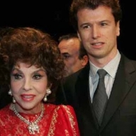 Джина Лоллобриджида уверяет, что экс-возлюбленный женился на ней без ее ведома Джина Лоллобриджида уверяет, что экс-возлюбленный женился на ней без ее ведома