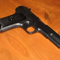 У Сколівському районі в церкві був знайдений укомплектований пістолет У Сколівському районі в церкві був знайдений укомплектований пістолет