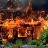 У Дрогобичі горіла дерев'яна господарська будівля У Дрогобичі горіла дерев'яна господарська будівля