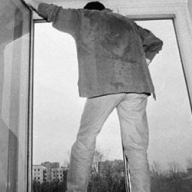 Во Львове из окна 8-этажа выпал мужчина Во Львове из окна 8-этажа выпал мужчина