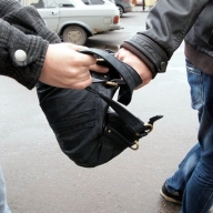 У Бориславі двоє невідомих побили та обікрали чоловіка  У Бориславі двоє невідомих побили та обікрали чоловіка