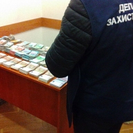 У Львівській області поліція вилучила понад 6 мільйонів гривень у незаконних пунктах обміну валют (ФОТО) У Львівській області поліція вилучила понад 6 мільйонів гривень у незаконних пунктах обміну валют (ФОТО)